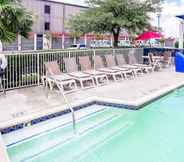 Swimming Pool 2 Motel 6 Houston, TX
