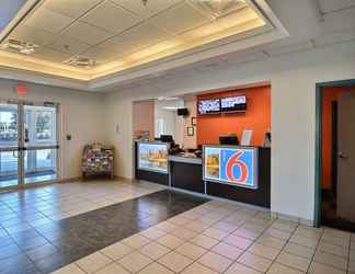 Lobby 2 Motel 6 Tewksbury, MA - Boston