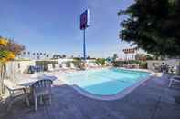Swimming Pool Motel 6 Laredo, TX - South