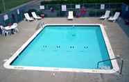 Swimming Pool 7 Motel 6 Bismarck, ND