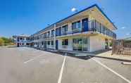 Exterior 2 Motel 6 Red Bluff, CA