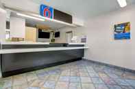 Lobby Motel 6 Red Bluff, CA