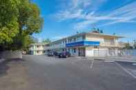 Common Space Motel 6 Red Bluff, CA