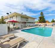 Swimming Pool 3 Motel 6 Klamath Falls, OR