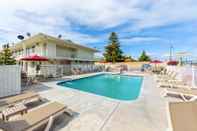 Swimming Pool Motel 6 Klamath Falls, OR