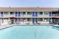 Swimming Pool Motel 6 Grants Pass, OR