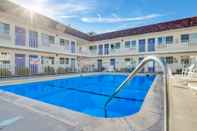 Swimming Pool Motel 6 Moses Lake, WA