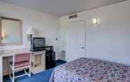 Bedroom 6 Motel 6 Cheyenne, WY