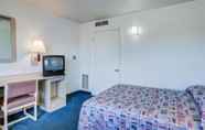 Bedroom 5 Motel 6 Cheyenne, WY