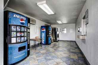 Lobby 4 Motel 6 Wells, NV