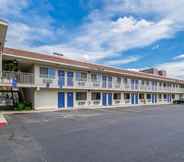 Exterior 4 Motel 6 Bakersfield, CA - Airport