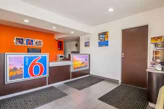 Lobby 4 Motel 6 Bakersfield, CA - Airport