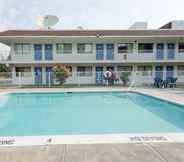 Swimming Pool 7 Motel 6 Weed - Mount Shasta