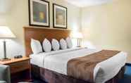 Bedroom 3 Days Inn by Wyndham Penn State