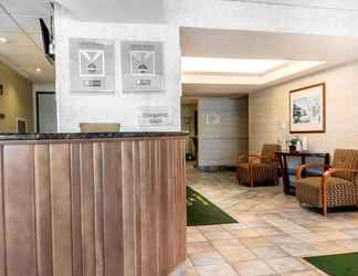 Lobi 2 Days Inn by Wyndham Penn State