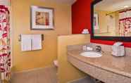In-room Bathroom 7 Courtyard Fort Meade BWI Business District