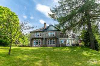 Exterior 4 Foyers House