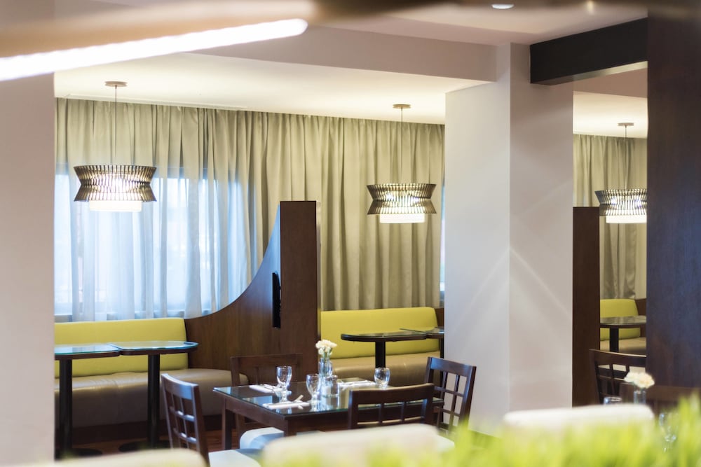 Restaurant 7 Courtyard by Marriott Santo Domingo