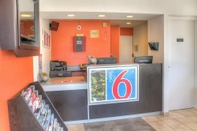 Lobby Motel 6 Lancaster, CA