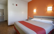 Bedroom 5 Motel 6 Lehi, UT – Thanksgiving Point