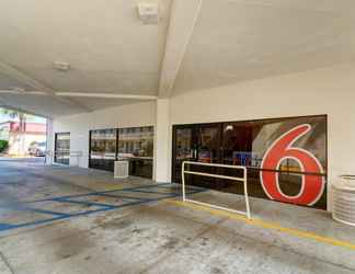 Lobby 2 Motel 6 Destin, FL