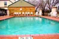 Swimming Pool Days Inn by Wyndham Denham Springs-Baton Rouge East