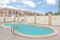 Swimming Pool Days Inn by Wyndham Kingman East