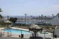 Swimming Pool Days Inn by Wyndham Oceanside