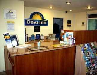 Lobi 2 Days Inn by Wyndham Oceanside