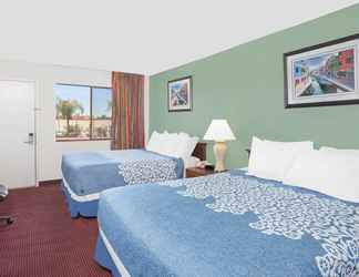 Bedroom 2 Days Inn by Wyndham Lost Hills