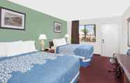 Bedroom 7 Days Inn by Wyndham Lost Hills