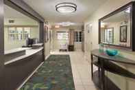 Lobi Sonesta Simply Suites Dallas Las Colinas