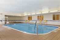 Swimming Pool Fairfield Inn & Suites Minneapolis St. Paul / Roseville