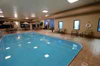 Swimming Pool Baymont Inn & Suites by Wyndham Findlay