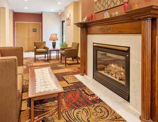 Lobi 2 Best Western Plaza Hotel Saugatuck