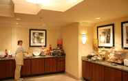 Restoran 6 Hampton Inn Mt. Vernon