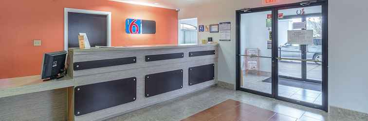 Lobby Motel 6 Canton, TX