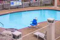 Swimming Pool Motel 6 Canton, TX