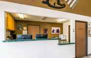 Lobby 6 Econo Lodge