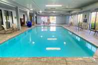 Swimming Pool La Quinta Inn & Suites by Wyndham Clarksville