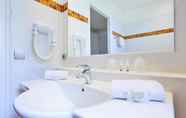 In-room Bathroom 6 Kyriad - Tours Centre