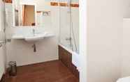 In-room Bathroom 5 Kyriad - Tours Centre