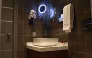 In-room Bathroom 5 Nova Plaza Crystal Hotel & Spa