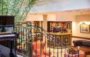 Bar, Kafe, dan Lounge 6 Villa Beaumarchais