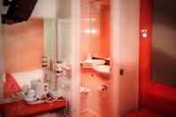 In-room Bathroom Westbury Hotel
