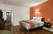 Bedroom 7 Motel 6 Moncton, NB