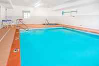 Swimming Pool Microtel Inn & Suites by Wyndham Lincoln