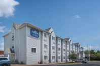 ภายนอกอาคาร Microtel Inn by Wyndham Onalaska/La Crosse