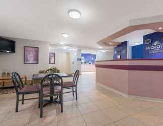 Lobby 2 Microtel Inn by Wyndham Onalaska/La Crosse