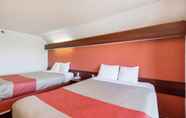 Bedroom 6 Motel 6 Olathe, KS